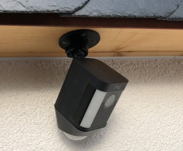 Ring Spotlight Cam im Test: Kabellose Überwachungskamera mit Alarmsirene