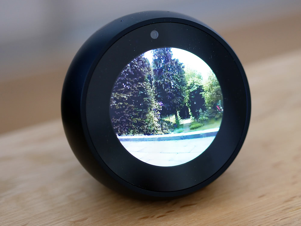 Blink Überwachungskamera auf dem Echo Spot