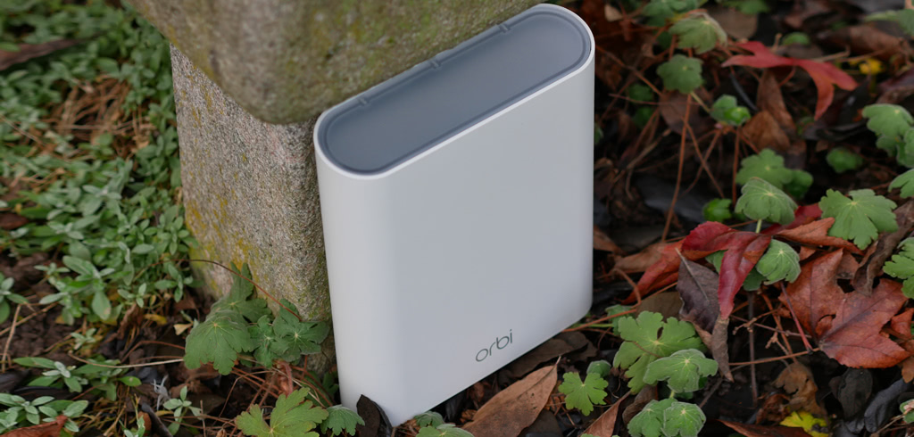 Netgear Orbi Outdoor im Test Endlich schnelles WLAN im Garten