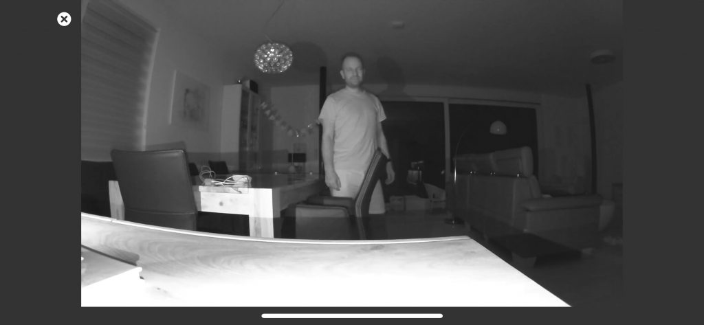 Arlo Essential Indoor Cam: Testbild in der Nacht