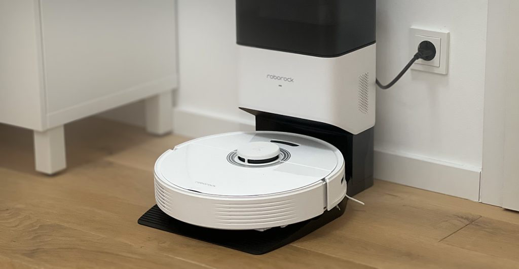 Saugroboter mit Absaugestation