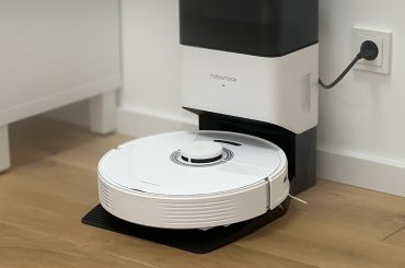Saugroboter mit Ladestation