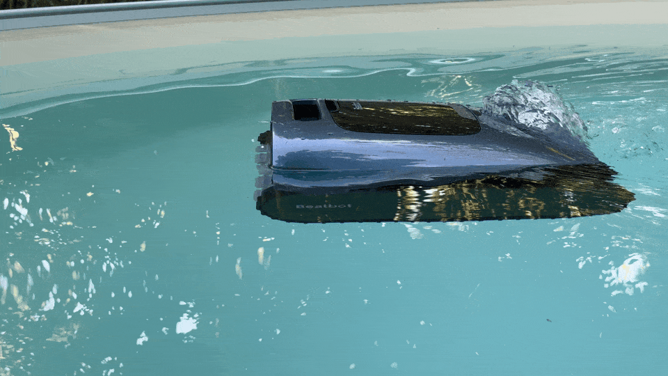 Poolroboter als schwimmender Skimmer