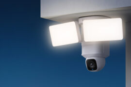 Überwachungskamera mit Flutlicht