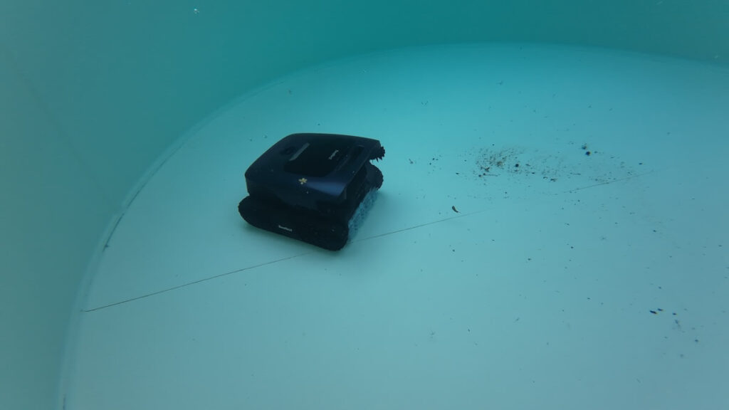 Poolroboter mit KI-basierter Schmutzerkennung