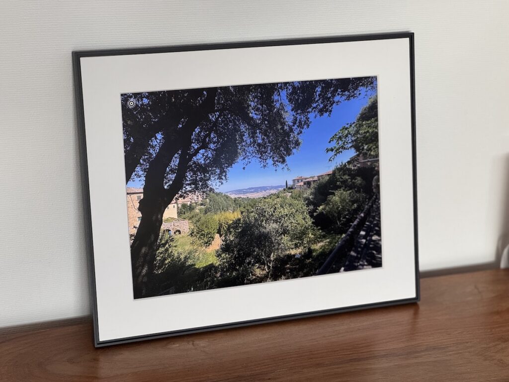 Foto des digitalen Bilderrahmen Aura Frames Walden 15 Zoll
