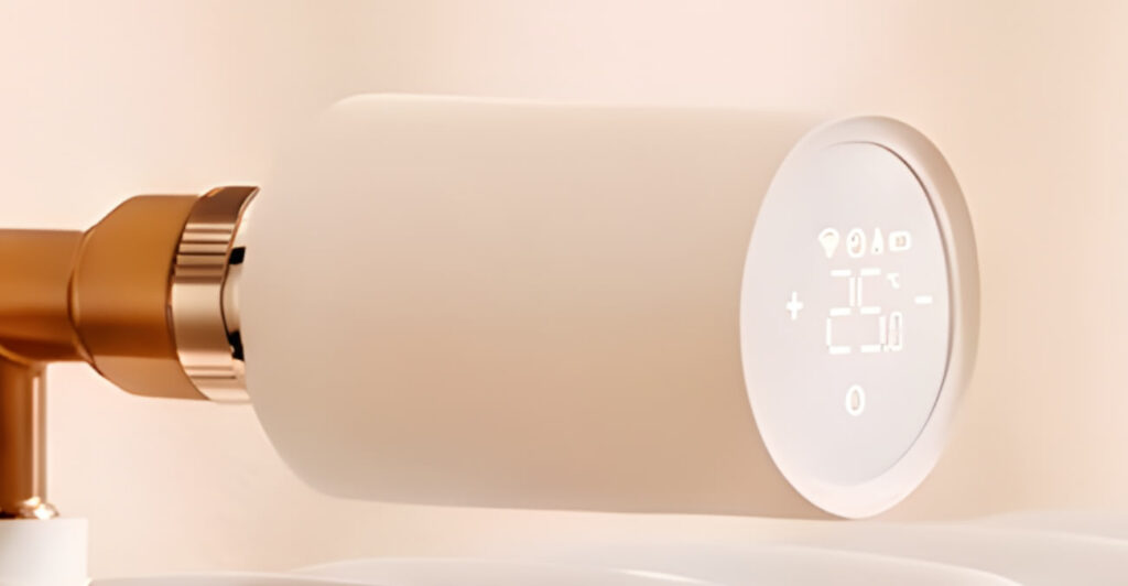 Meross MTS155 Heizkörperthermostat mit eingeschaltetem Display an einem Heizkörperventil