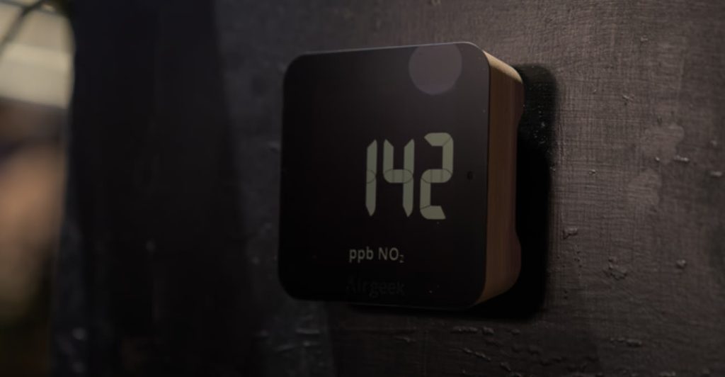 Airgeek A1: Luftqualitätsmonitor aus Holz mit Feinstaubsensor, Matter und Zigbee kommt auf Kickstarter