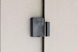 Foto des Shelly Tür- und Fenstersensor für draußen (drei Sensoren sind zu sehen)