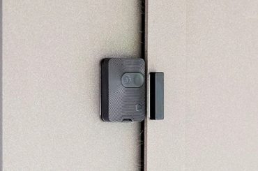 Foto des Shelly Tür- und Fenstersensor für draußen (drei Sensoren sind zu sehen)